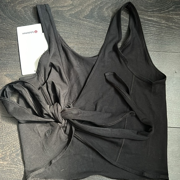 LULULEMON CROPPED TANK TOP NWT. - Picture 2 of 4